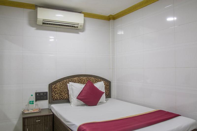 Relax Guest House Mumbai Exteriör bild